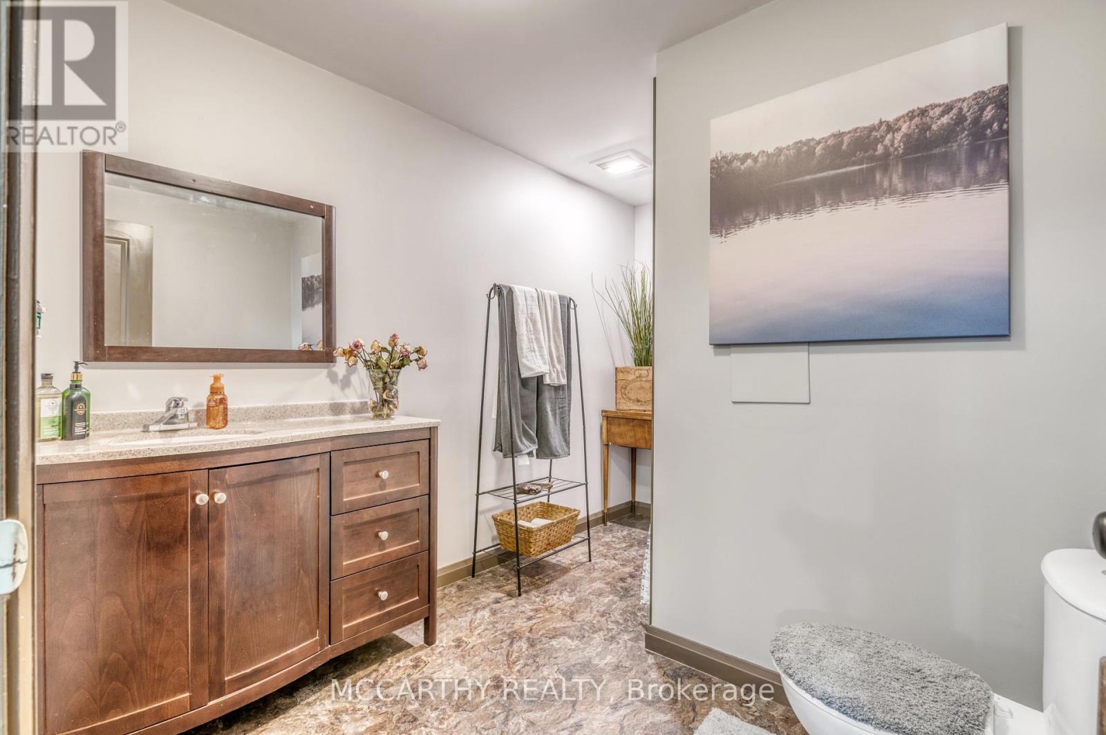 Photo 15 of 130 Wellington Street N, Shelburne ON