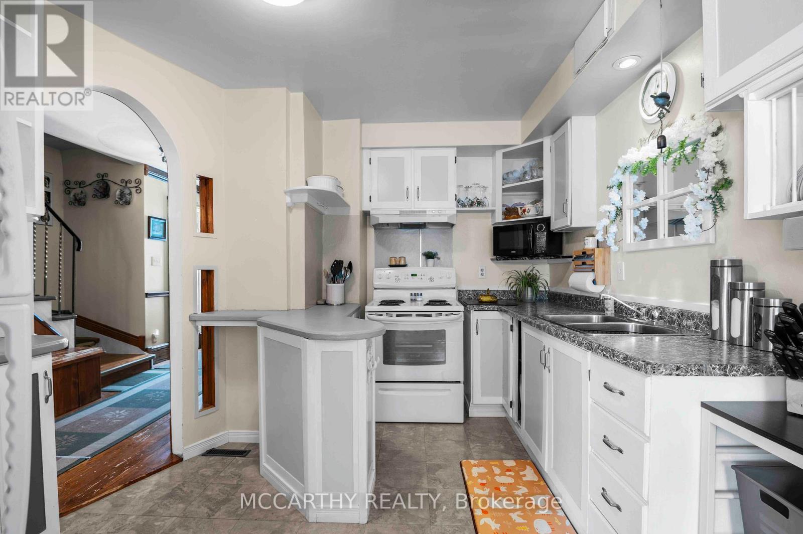 Photo 2 of 21 325 William Street, Shelburne ON