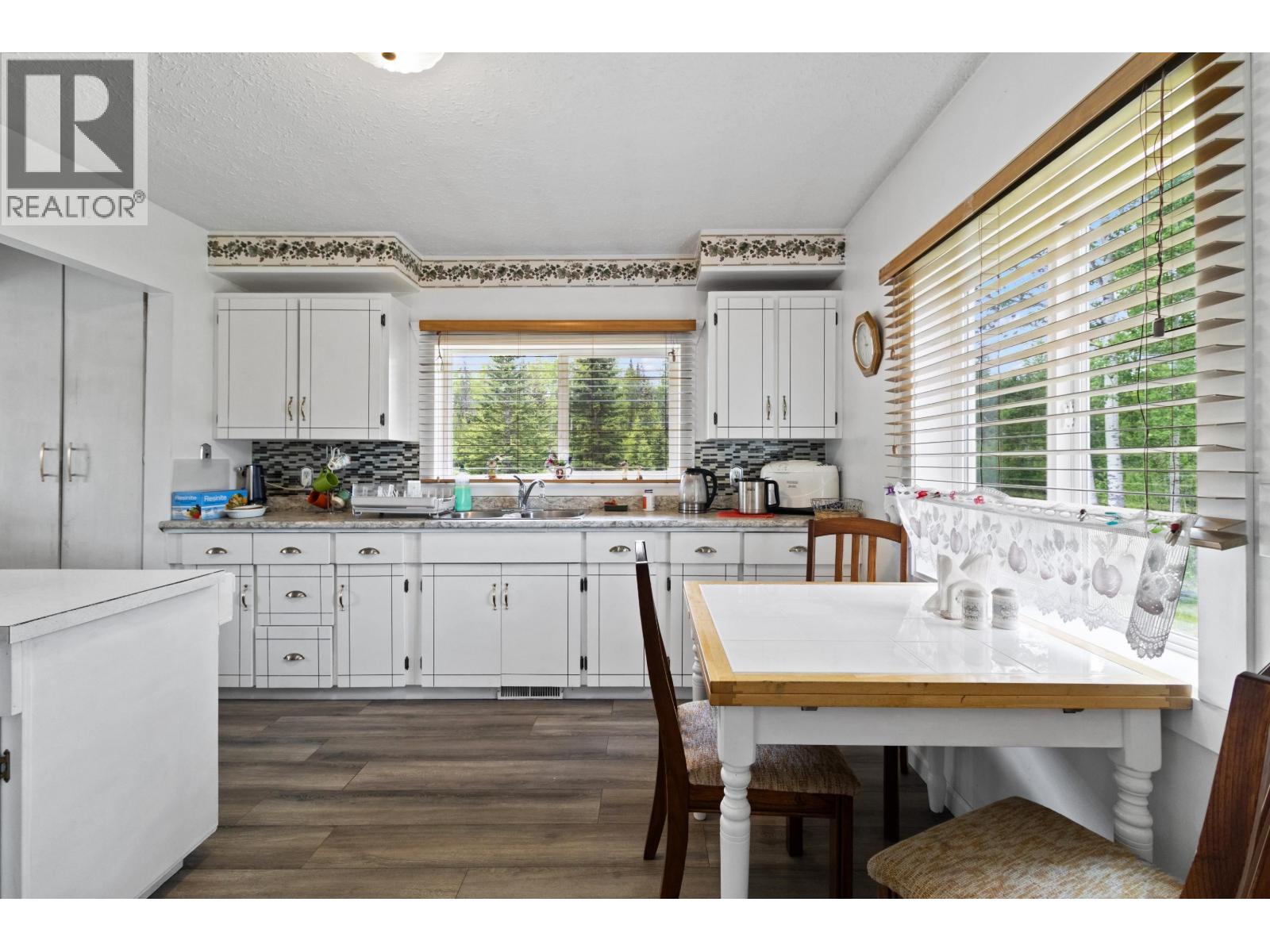 6777 LITTLE FORT 24 HIGHWAY, Lone Butte