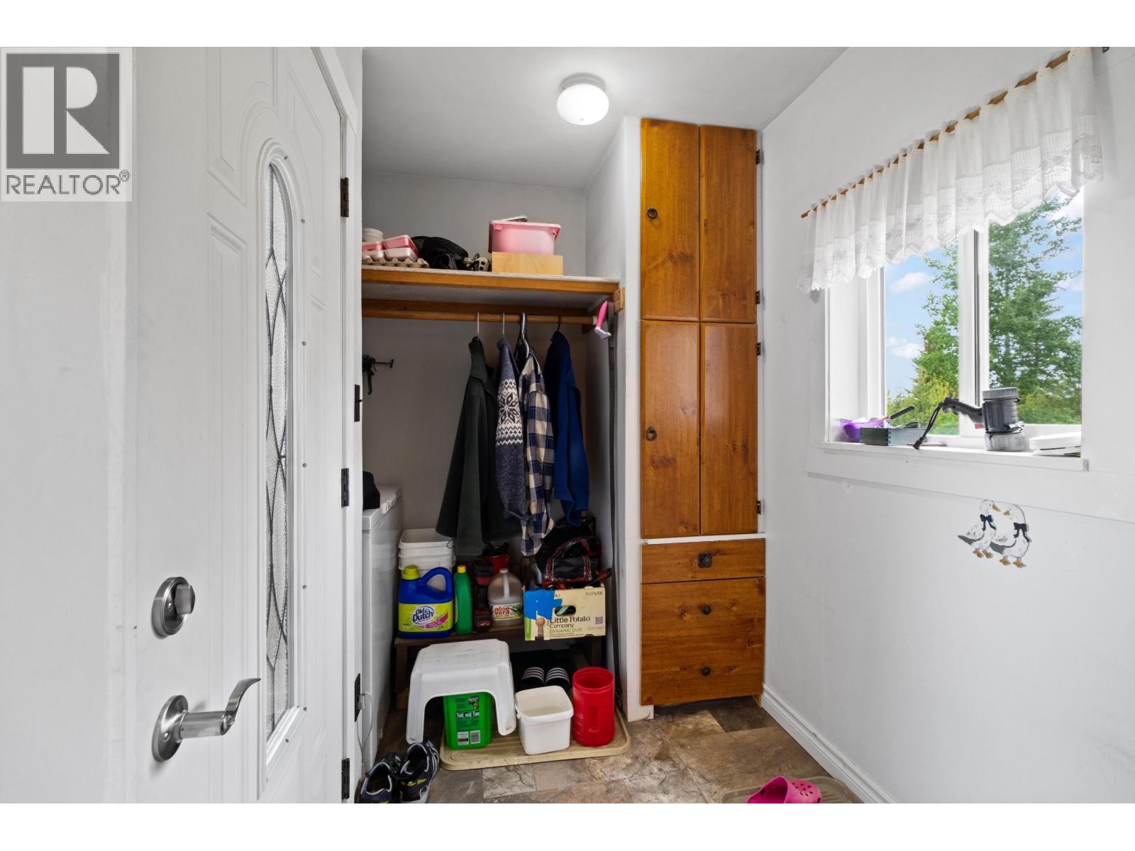6777 LITTLE FORT 24 HIGHWAY, Lone Butte