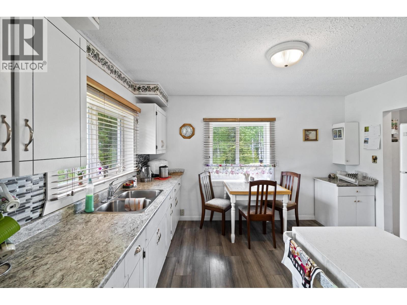 6777 LITTLE FORT 24 HIGHWAY, Lone Butte