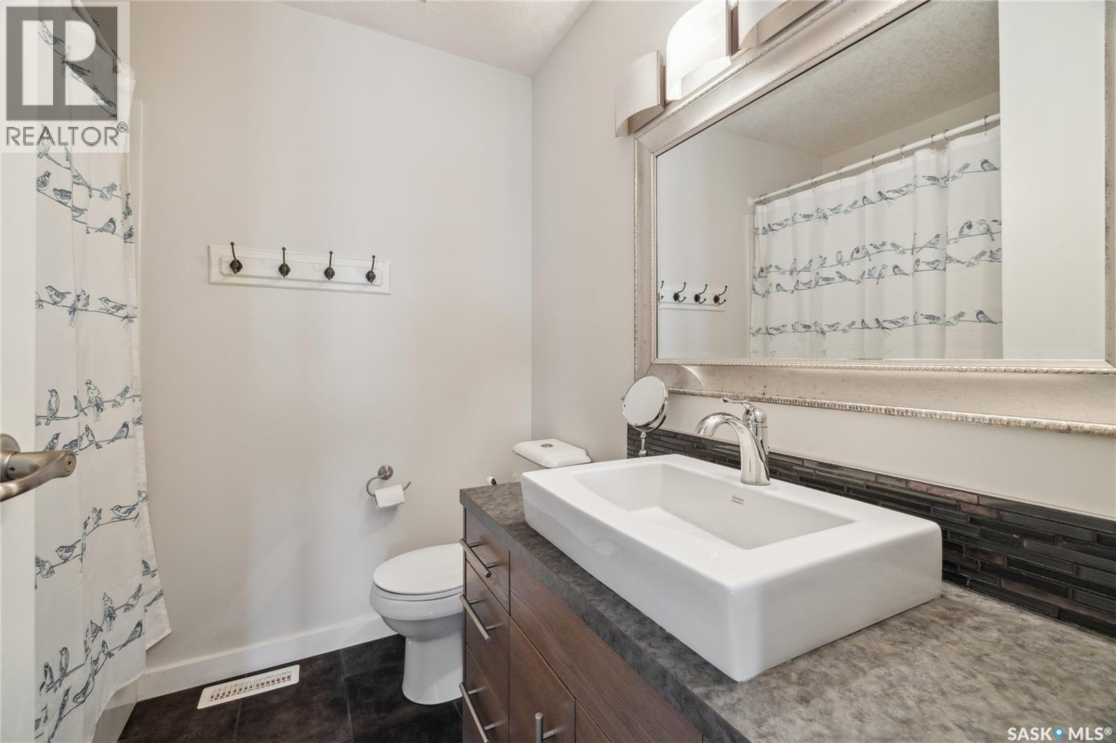 Photo 20 of 461 13 Th Street E, Regina Beach SK