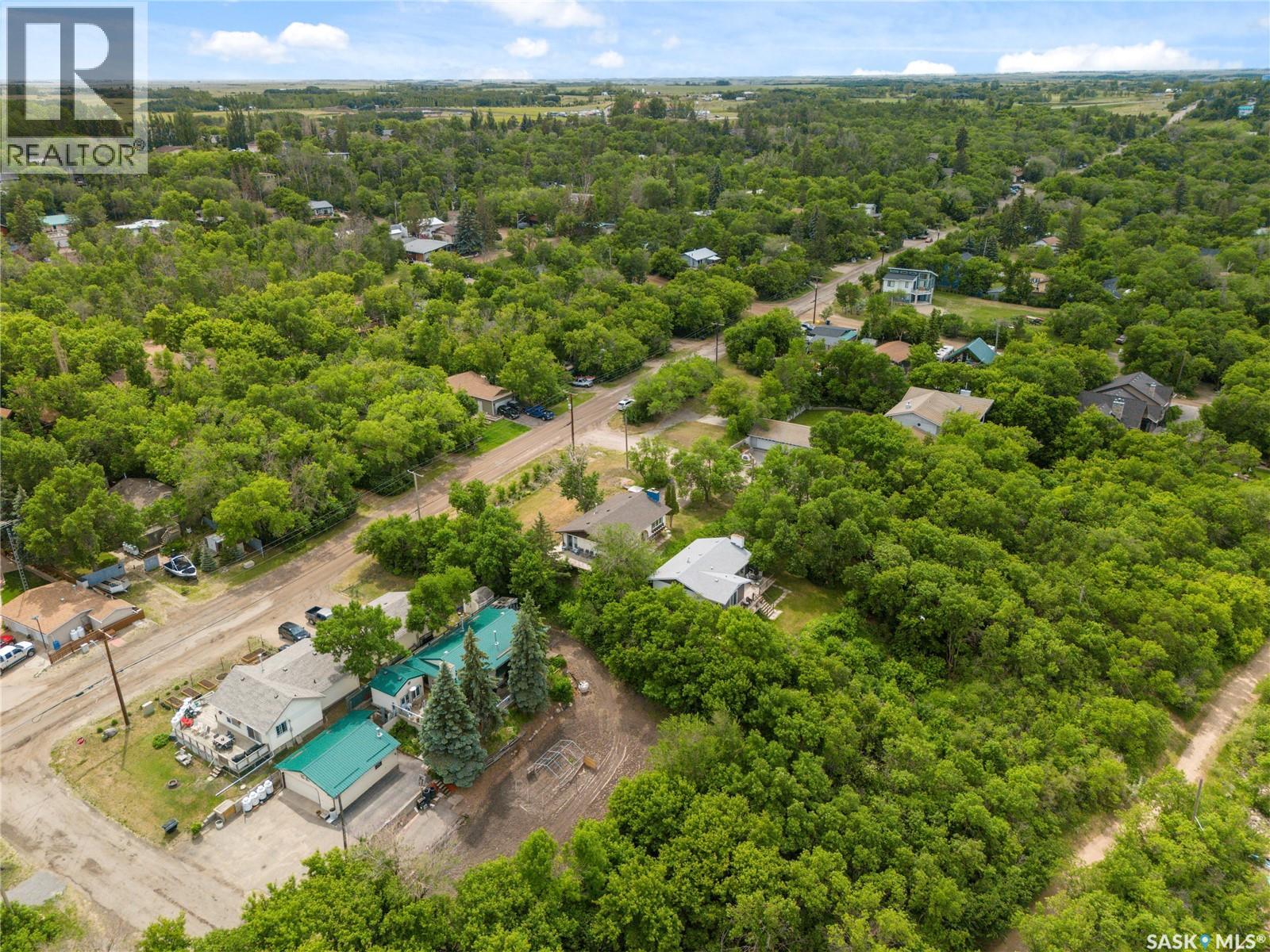 Photo 40 of 461 13 Th Street E, Regina Beach SK