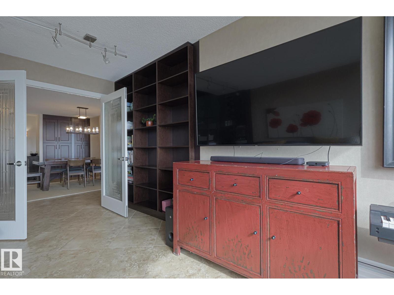 Photo 6 of 702 9923 103 St Nw, Edmonton AB