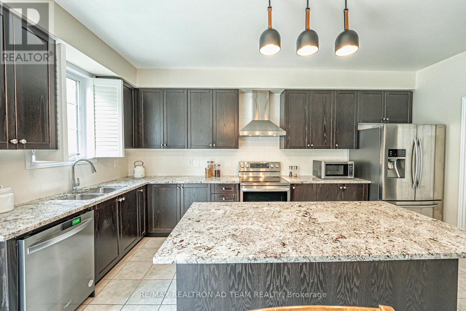 Photo 3 of 22 Bignell Crescent, Ajax ON