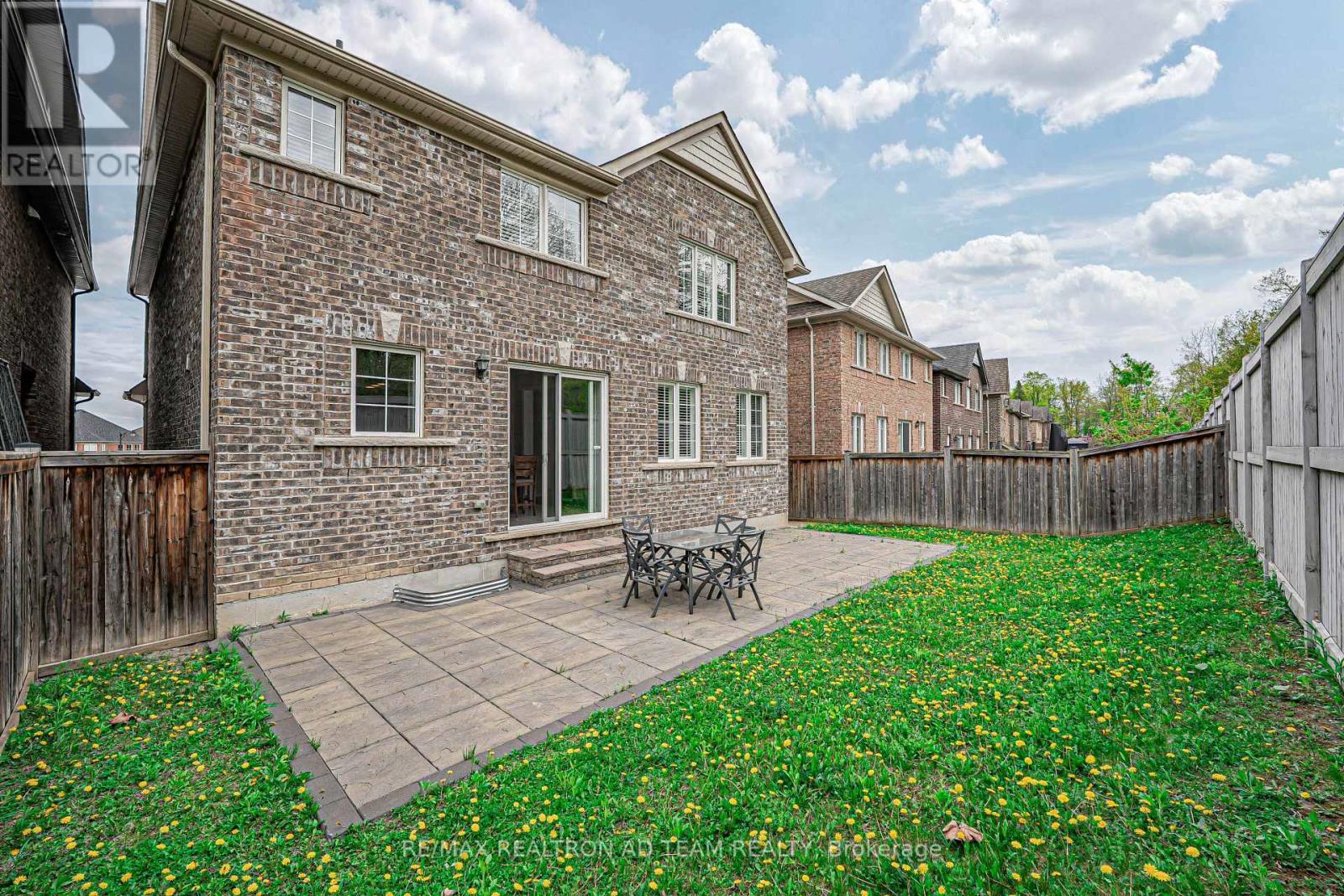 Photo 4 of 22 Bignell Crescent, Ajax ON
