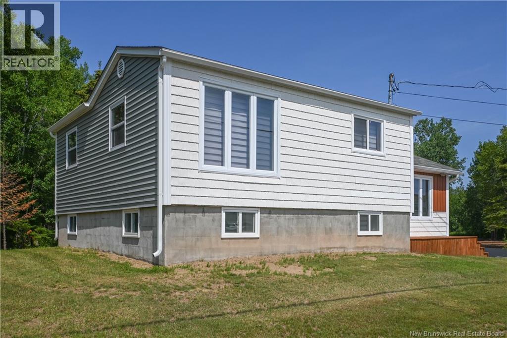 Photo 10 of 171 12 E Rue Street, Shippagan NB