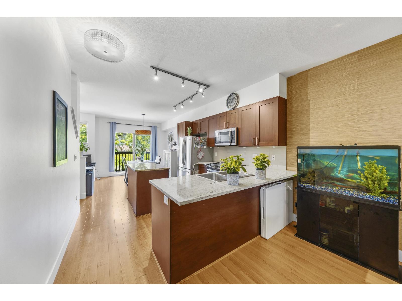 Photo 6 of 15 19478 65 Avenue, Surrey BC