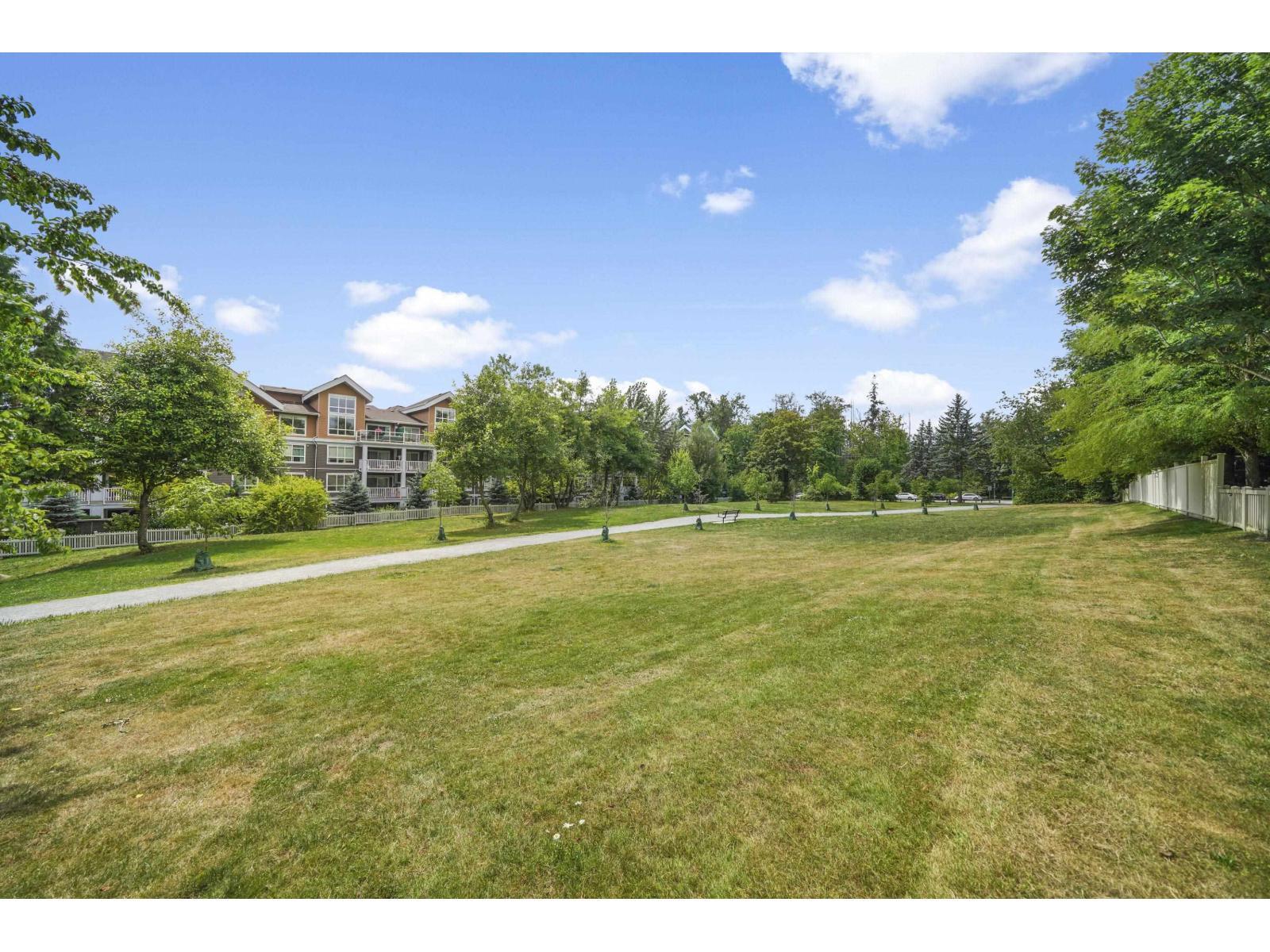 Photo 34 of 15 19478 65 Avenue, Surrey BC