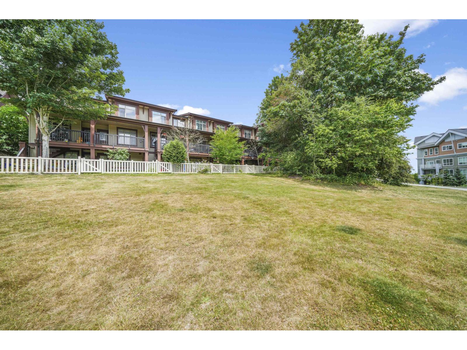 Photo 33 of 15 19478 65 Avenue, Surrey BC