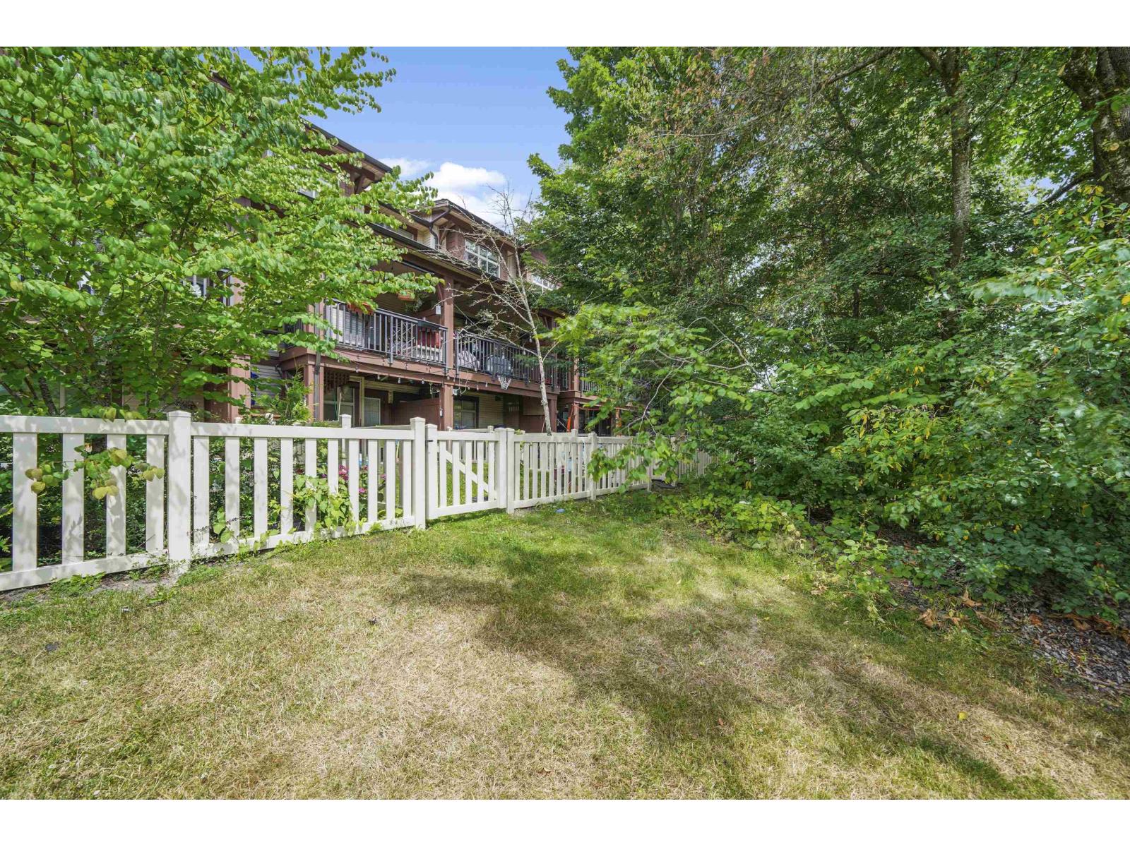 Photo 32 of 15 19478 65 Avenue, Surrey BC