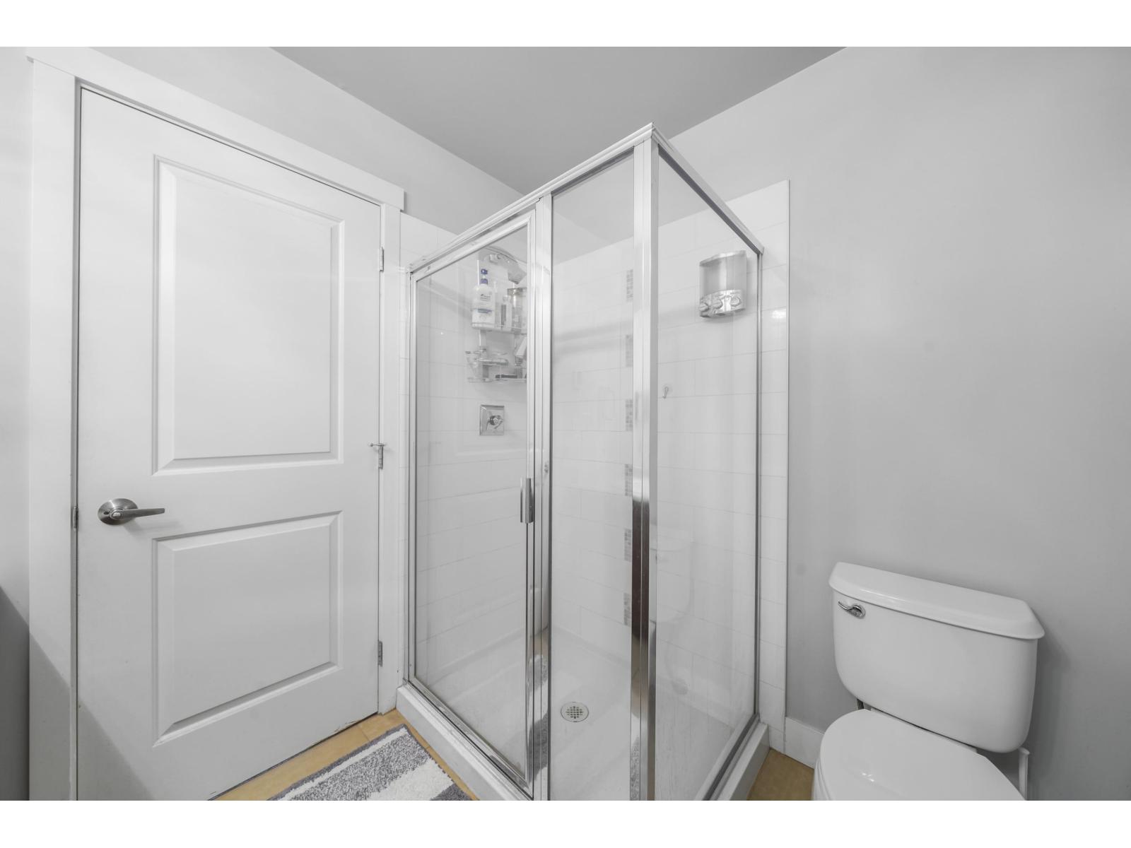 Photo 17 of 15 19478 65 Avenue, Surrey BC