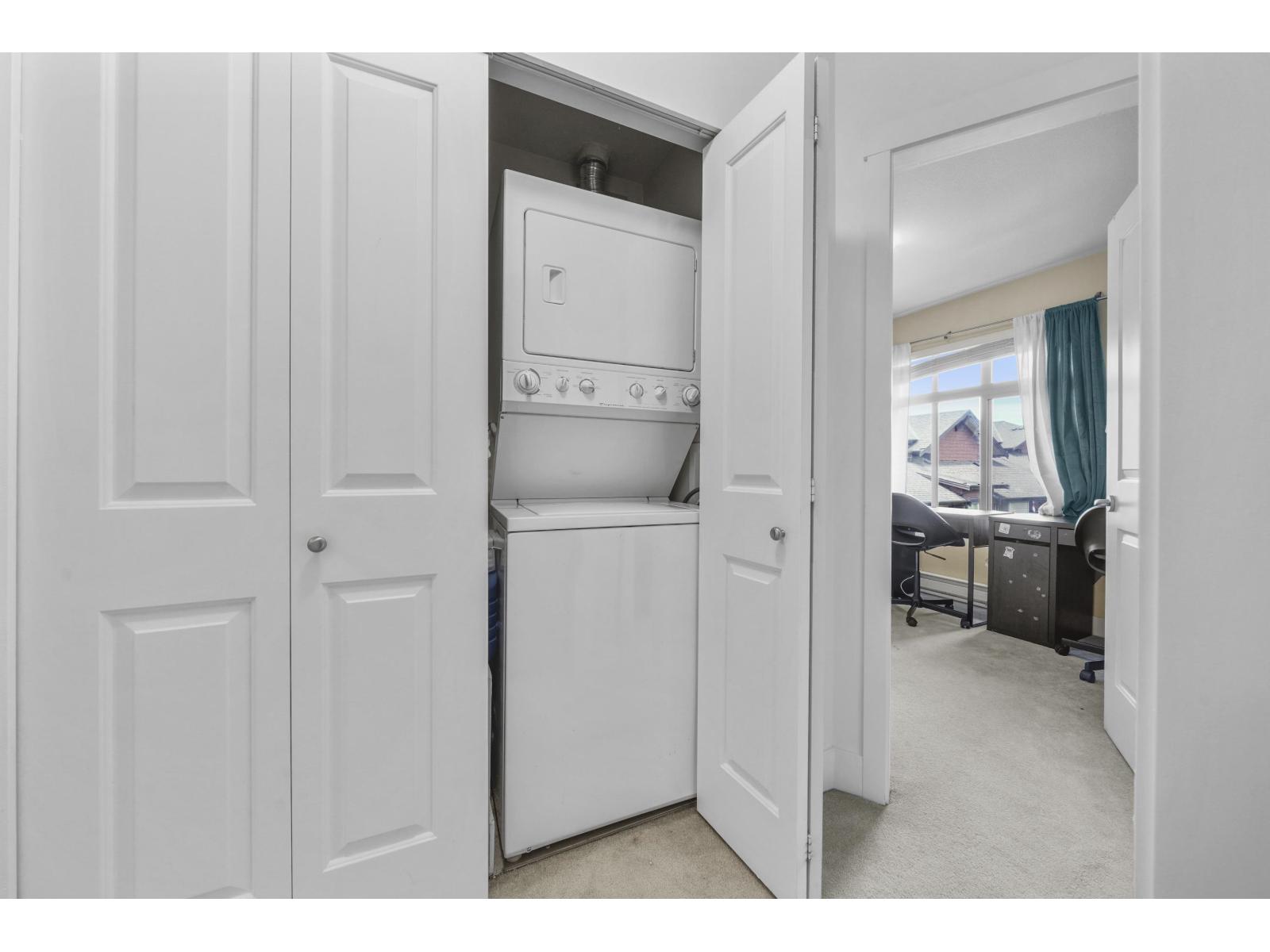 Photo 21 of 15 19478 65 Avenue, Surrey BC