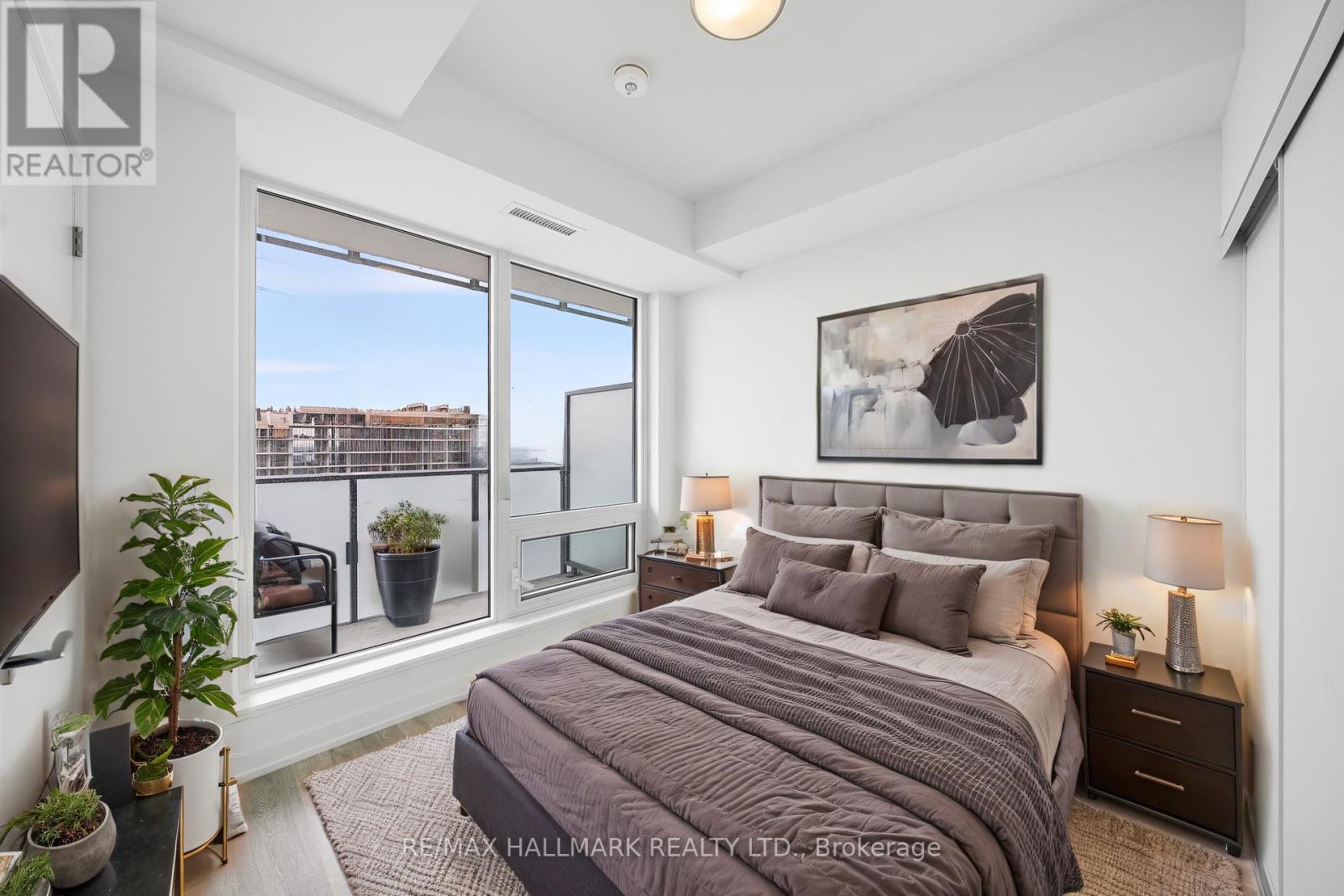 Photo 7 of N 2708 7 Golden Lion Heights, Toronto ON