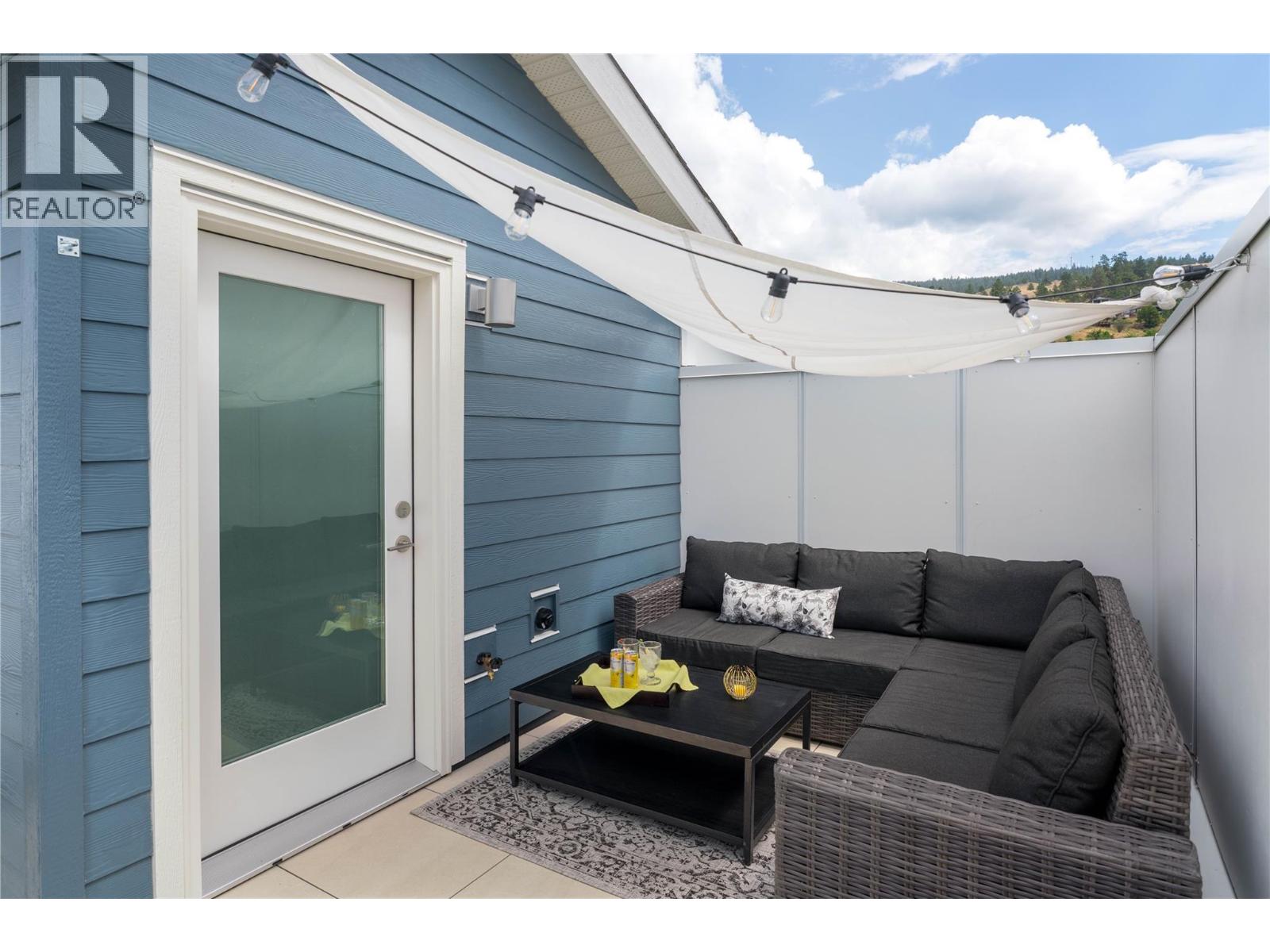 #17 3719 WOODSDALE ROAD - 18