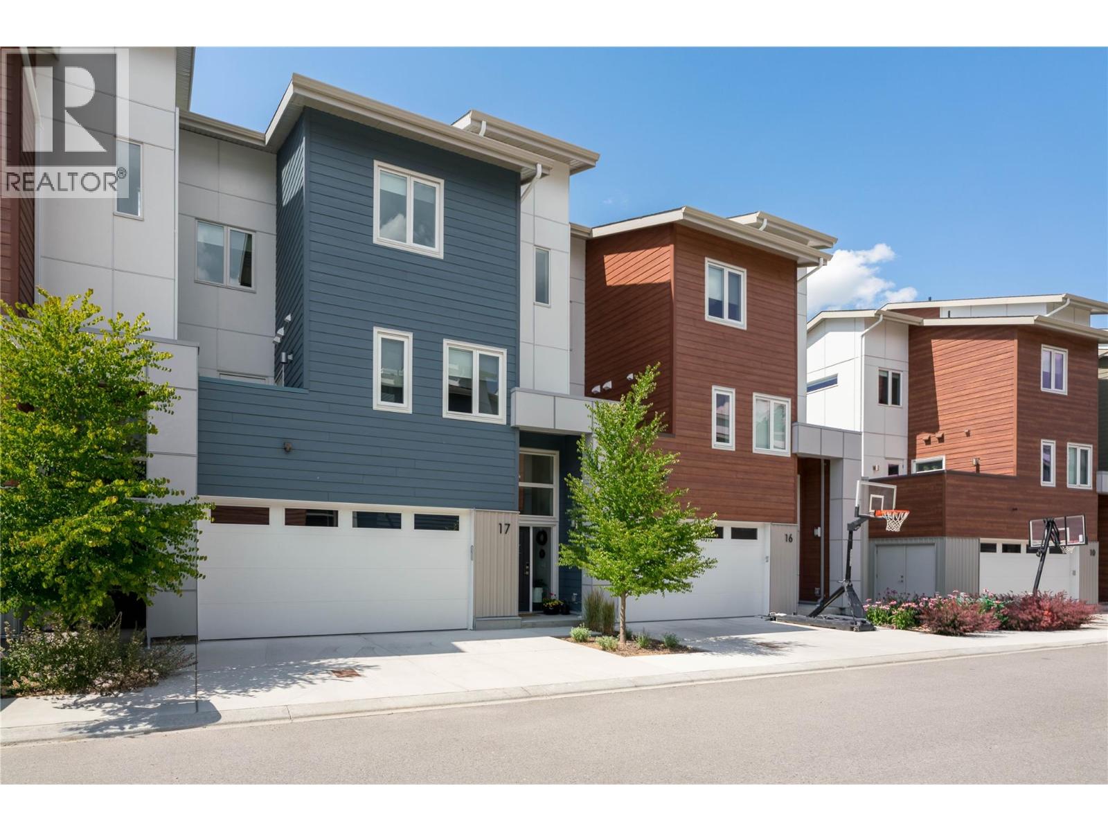 #17 3719 WOODSDALE ROAD - 28
