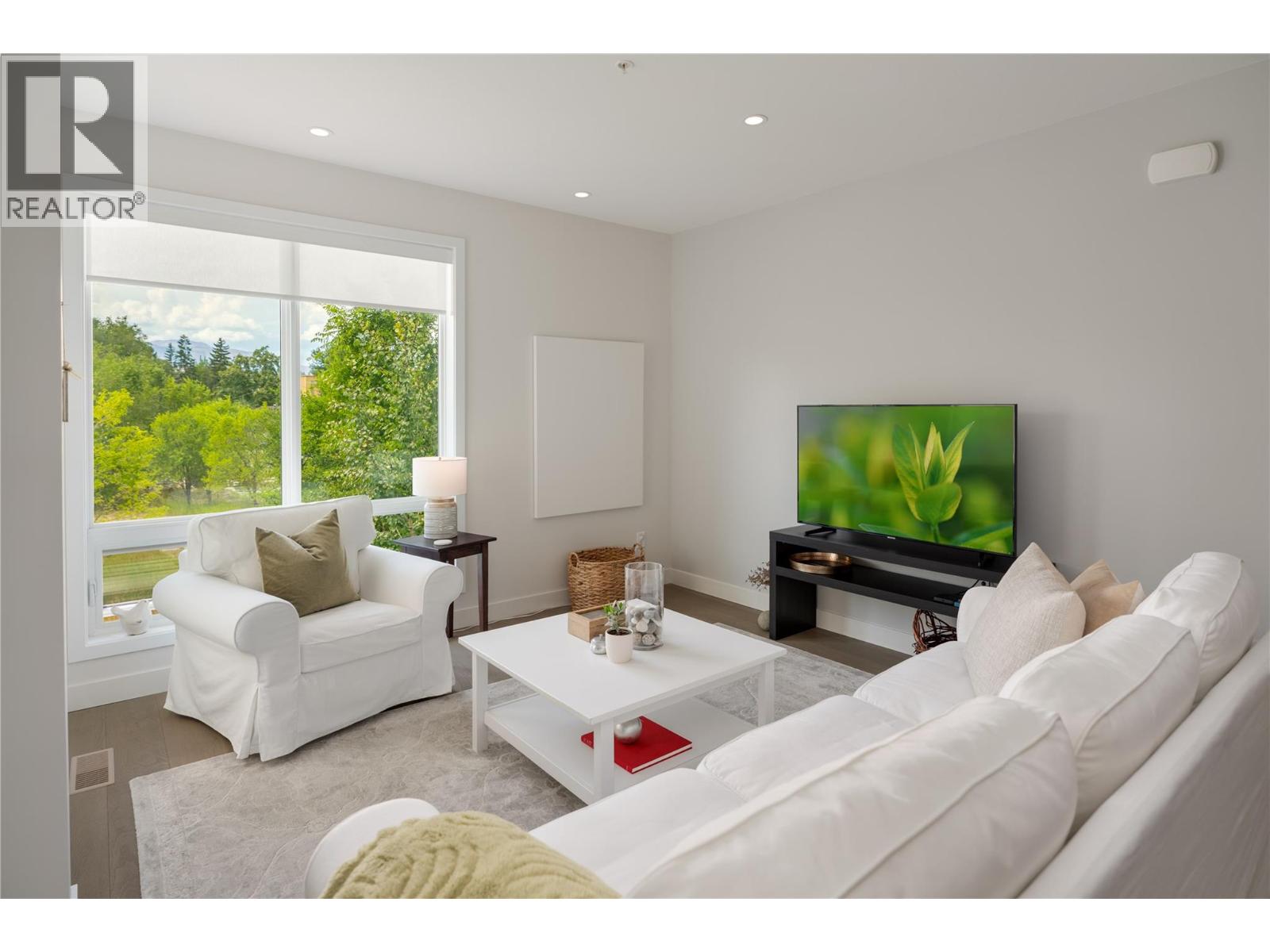 #17 3719 WOODSDALE ROAD - 4