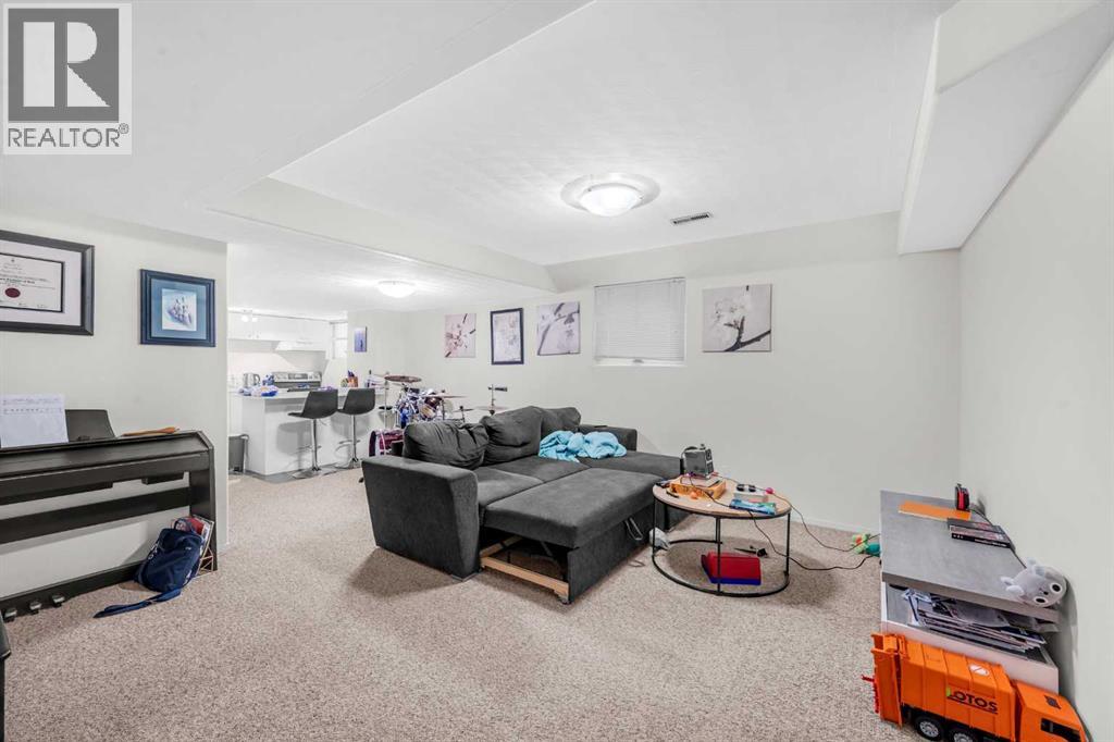 Single Family House for Sale in   Avenue NE Tuxedo Park Calgary 