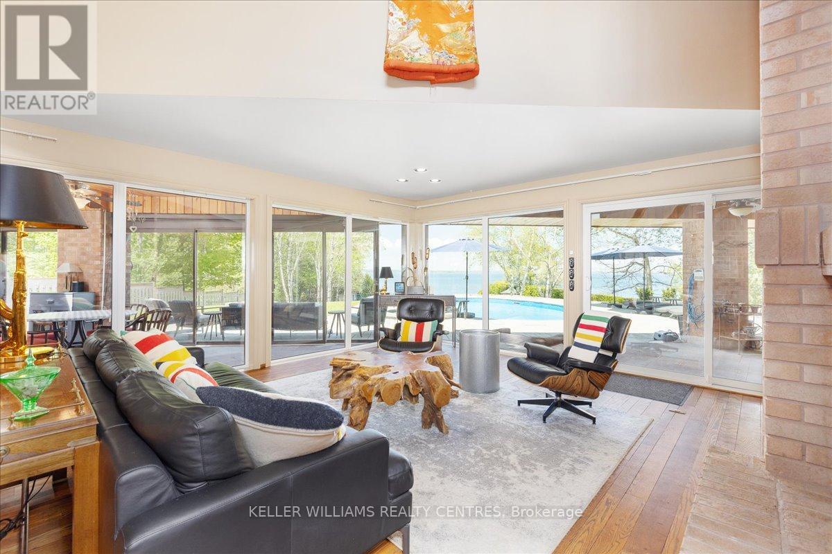 Photo 12 of 700 Lake Drive N, Georgina ON