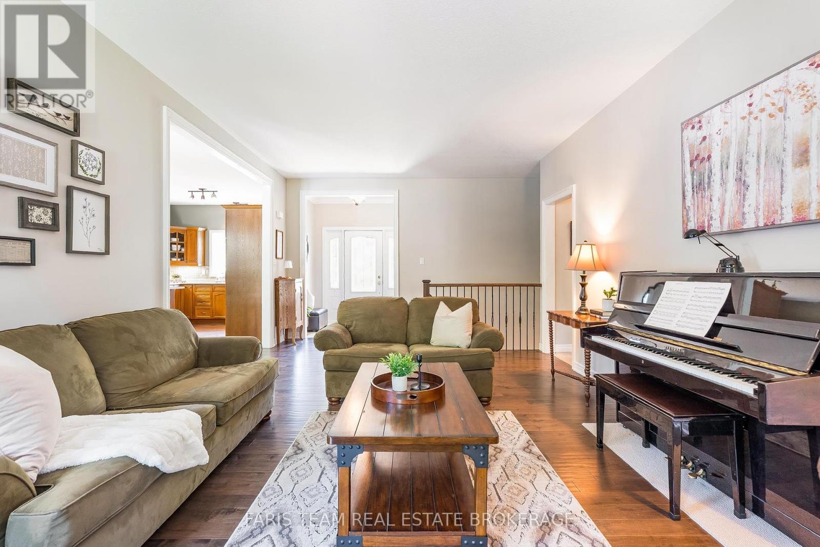 Photo 10 of 35 Parr Boulevard, Springwater ON