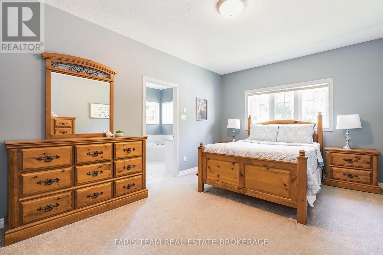 Photo 11 of 35 Parr Boulevard, Springwater ON