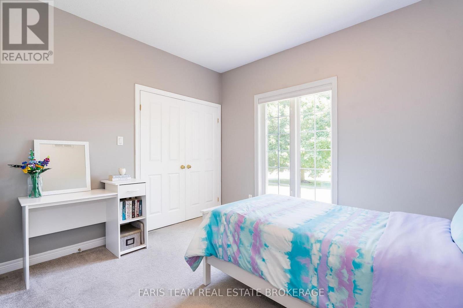 Photo 13 of 35 Parr Boulevard, Springwater ON