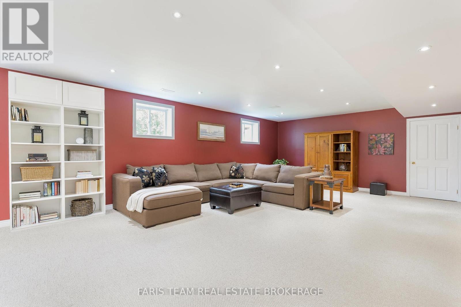 Photo 17 of 35 Parr Boulevard, Springwater ON