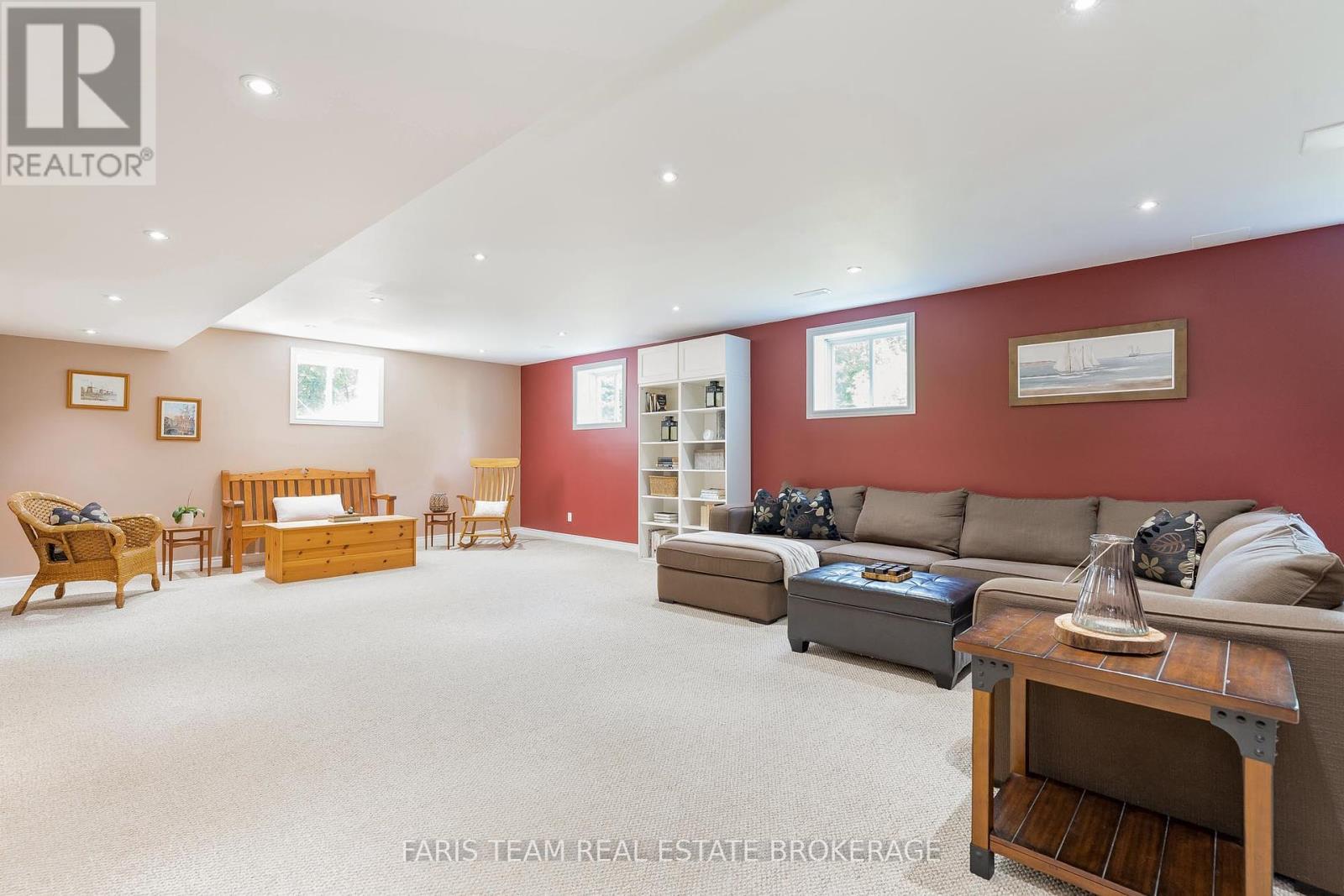 Photo 18 of 35 Parr Boulevard, Springwater ON