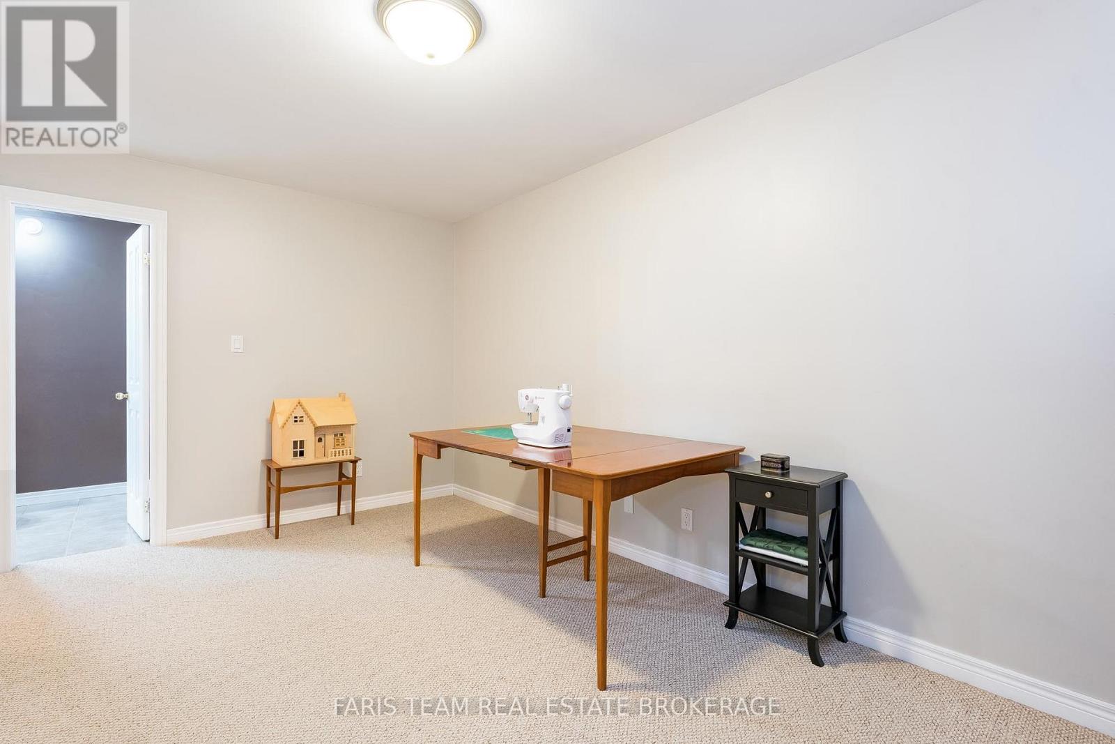 Photo 20 of 35 Parr Boulevard, Springwater ON
