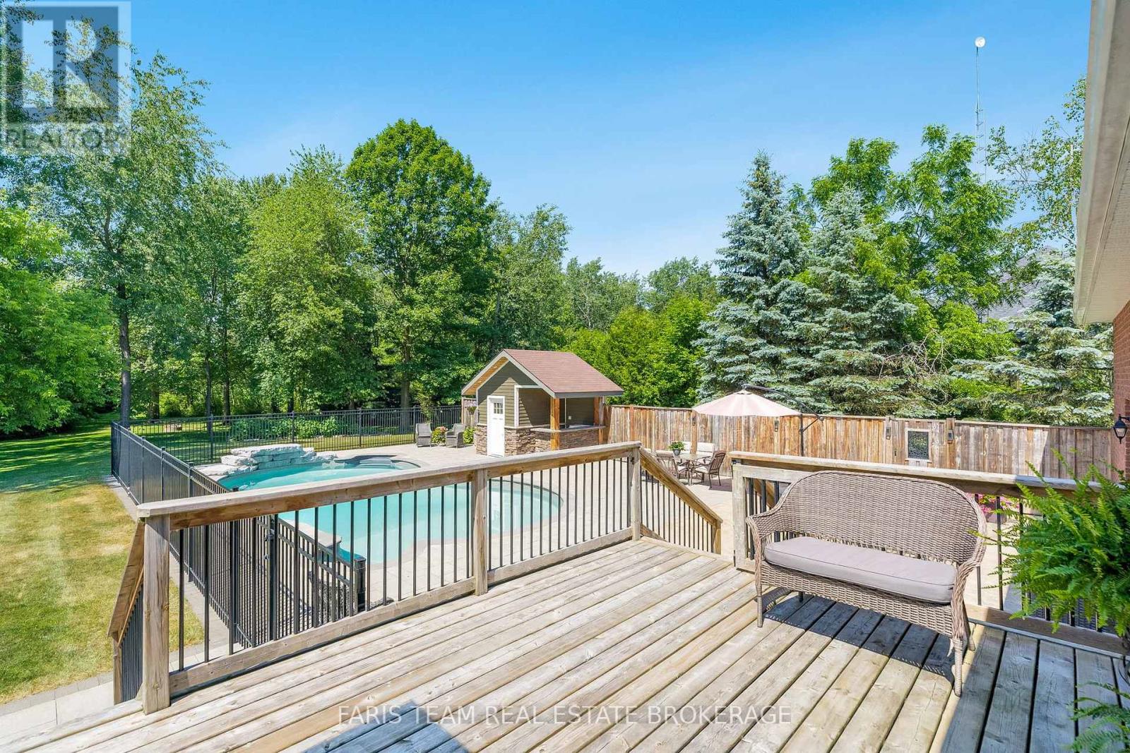Photo 22 of 35 Parr Boulevard, Springwater ON