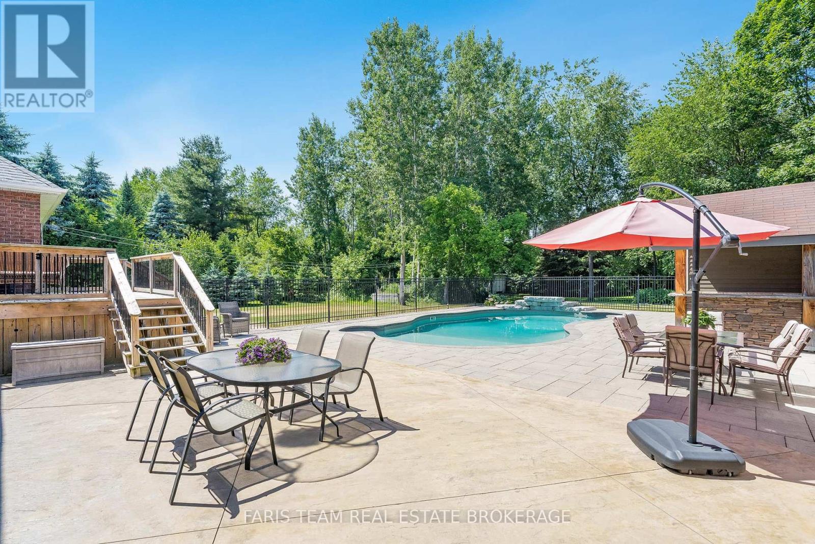Photo 24 of 35 Parr Boulevard, Springwater ON