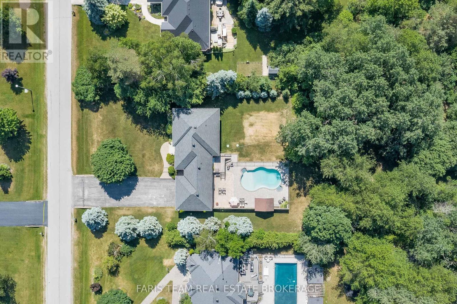 Photo 29 of 35 Parr Boulevard, Springwater ON
