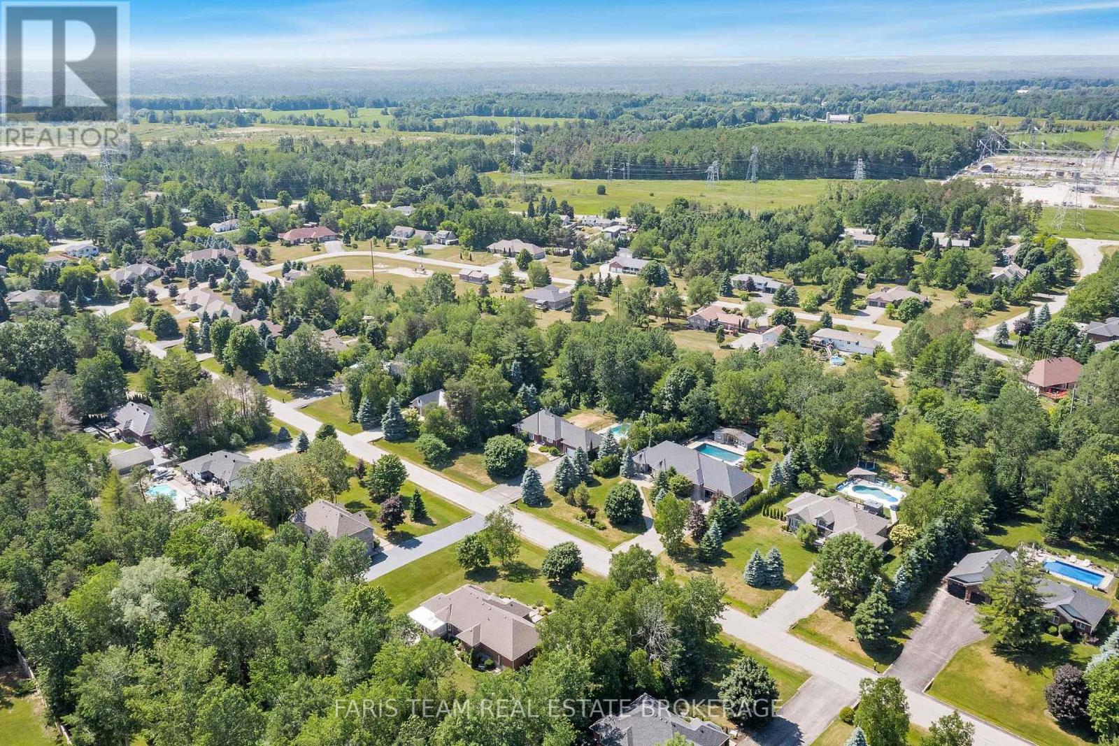 Photo 30 of 35 Parr Boulevard, Springwater ON
