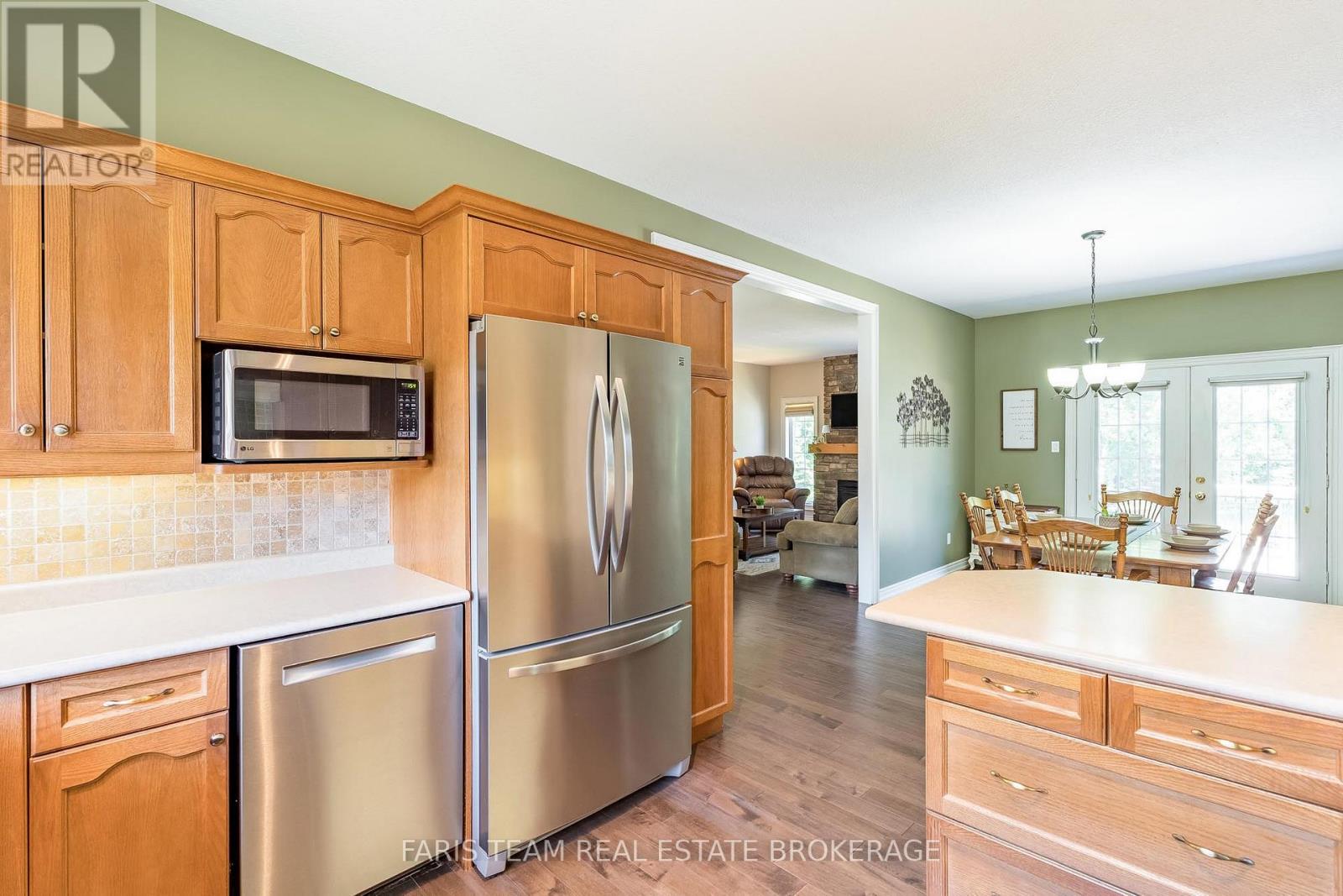 Photo 5 of 35 Parr Boulevard, Springwater ON