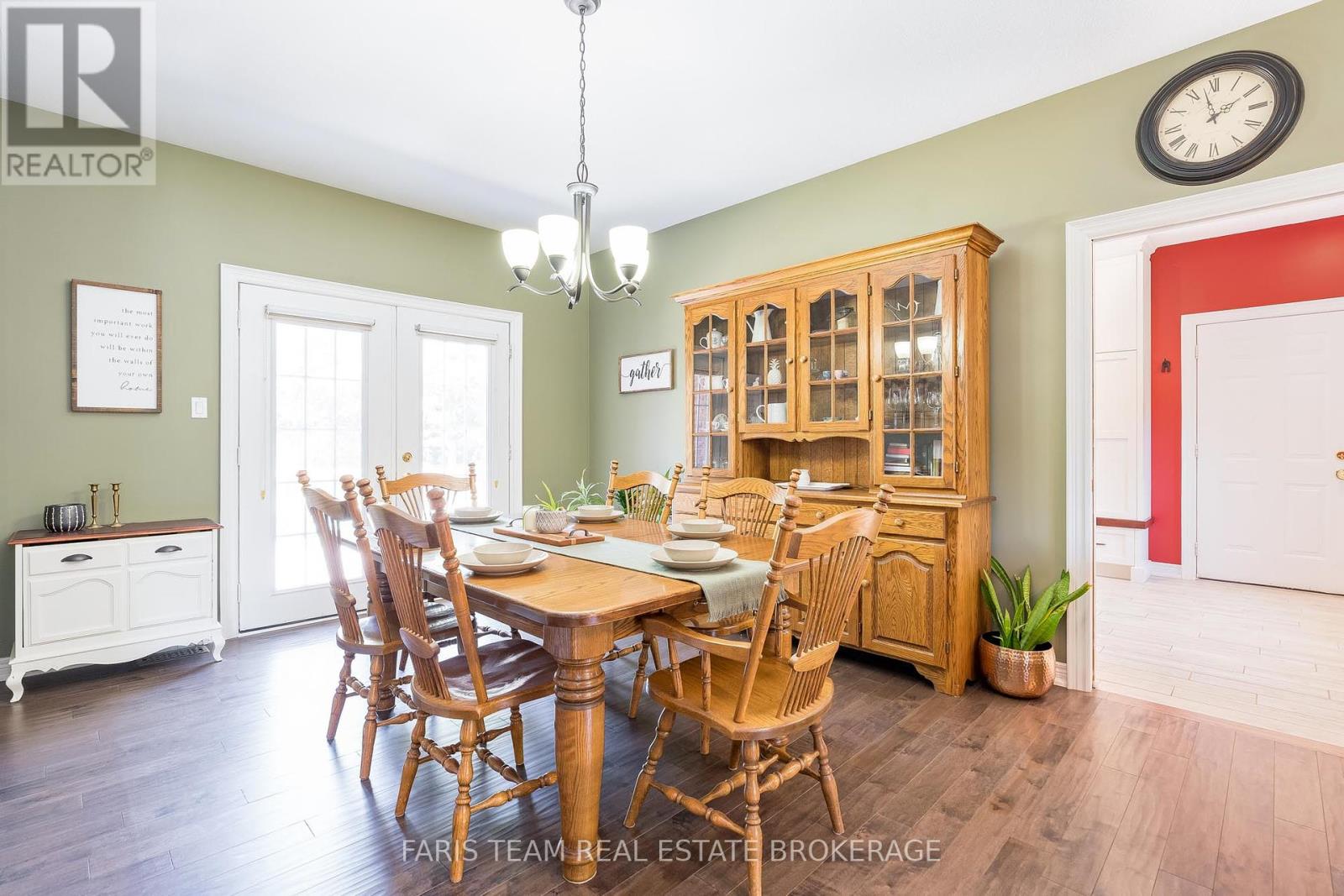 Photo 7 of 35 Parr Boulevard, Springwater ON