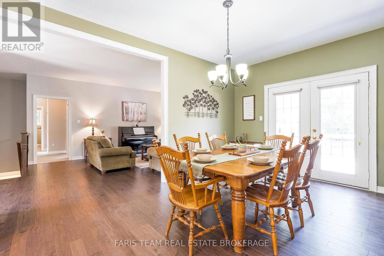 Photo 8 of 35 Parr Boulevard, Springwater ON