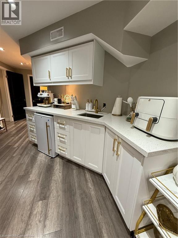 Photo 24 of 11 Donatello Court, Hamilton ON
