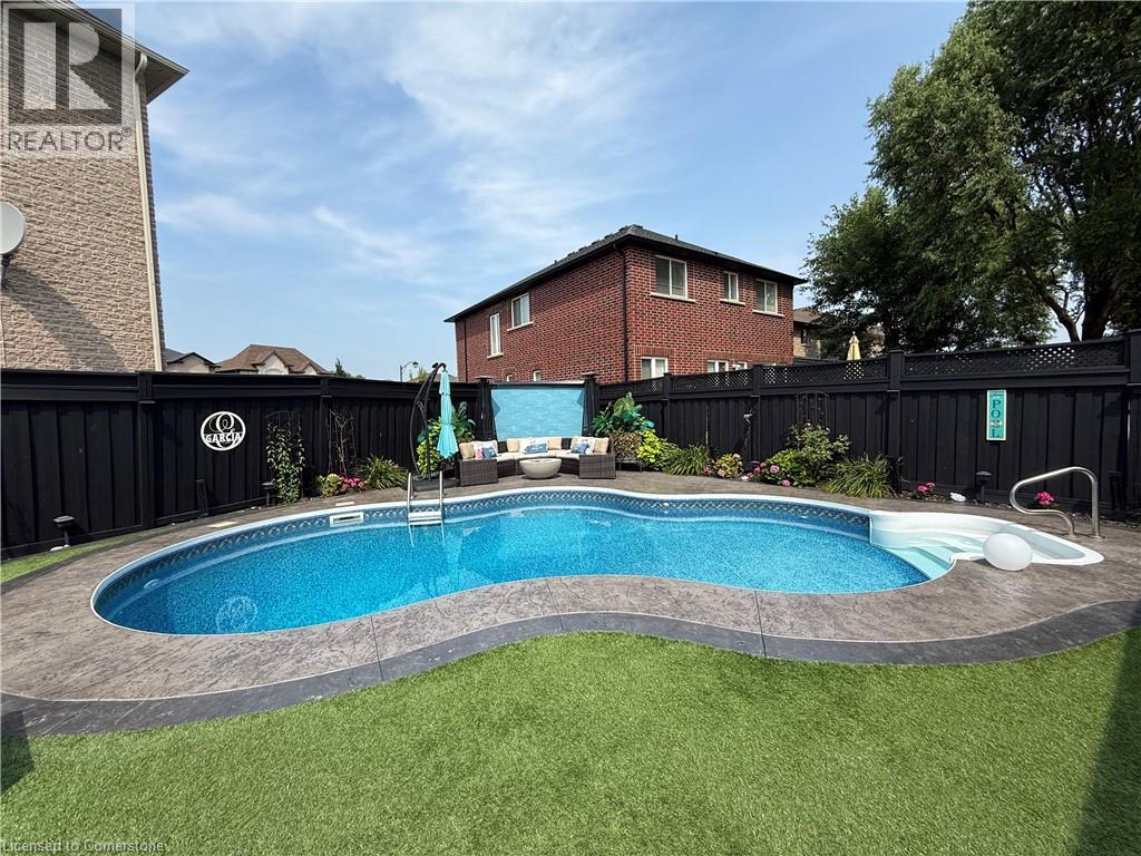Photo 40 of 11 Donatello Court, Hamilton ON