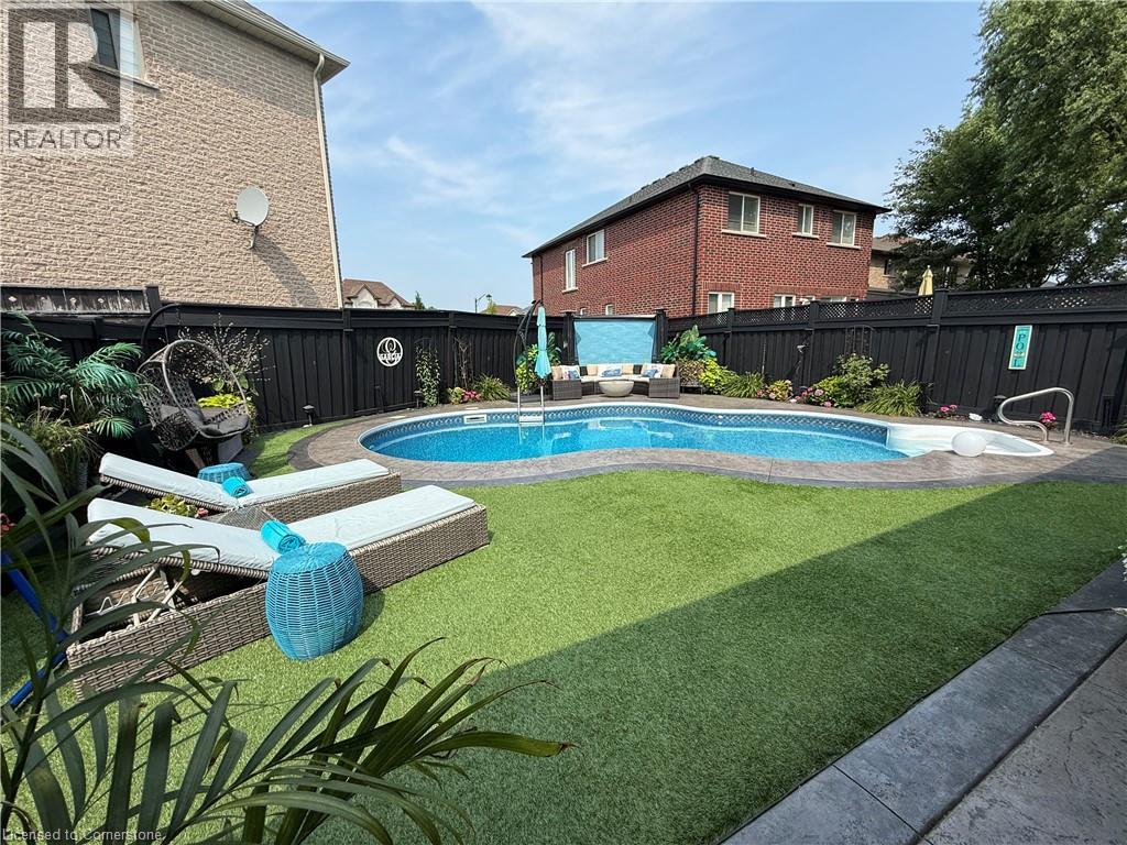 Photo 42 of 11 Donatello Court, Hamilton ON