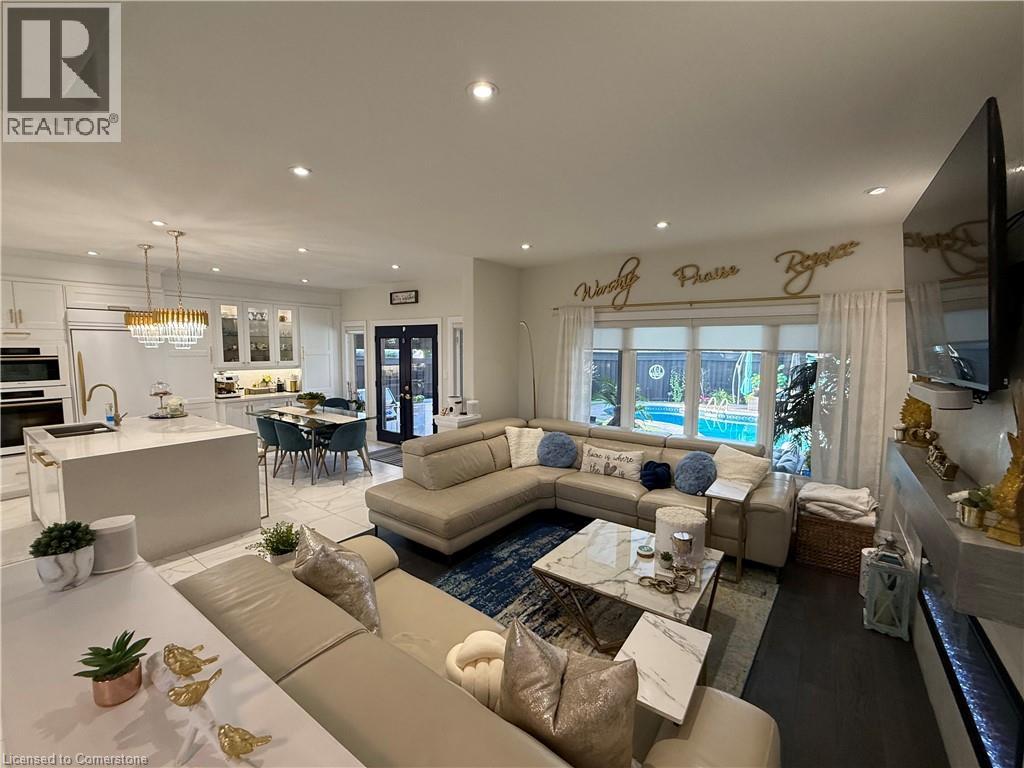 Photo 6 of 11 Donatello Court, Hamilton ON