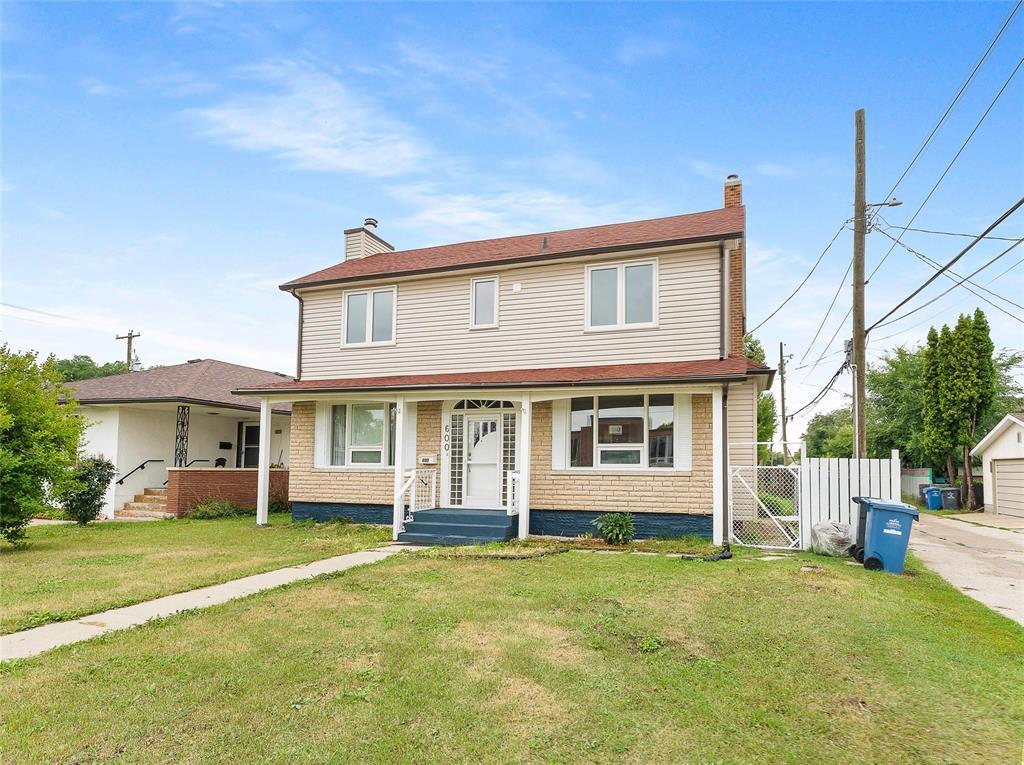 Photo 2 of 600 Aikins Street, Winnipeg MB