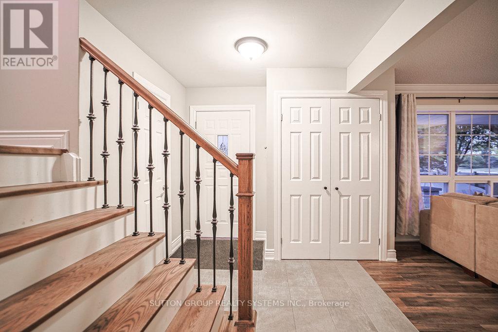 Photo 4 of 160 Allan Drive, Caledon ON