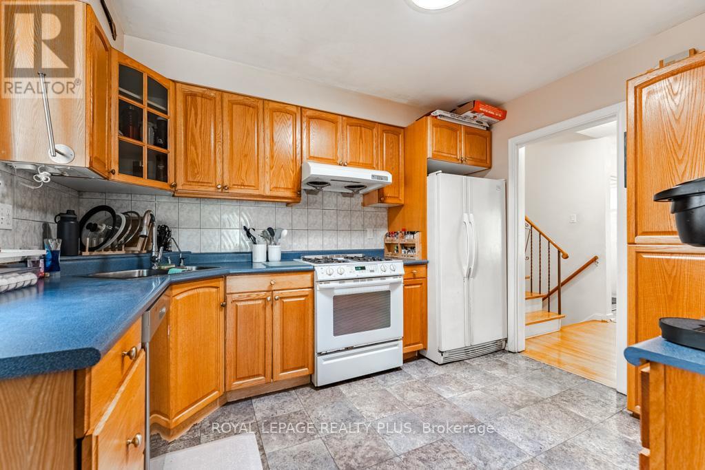 Photo 12 of 431 Sherin Drive, Oakville ON
