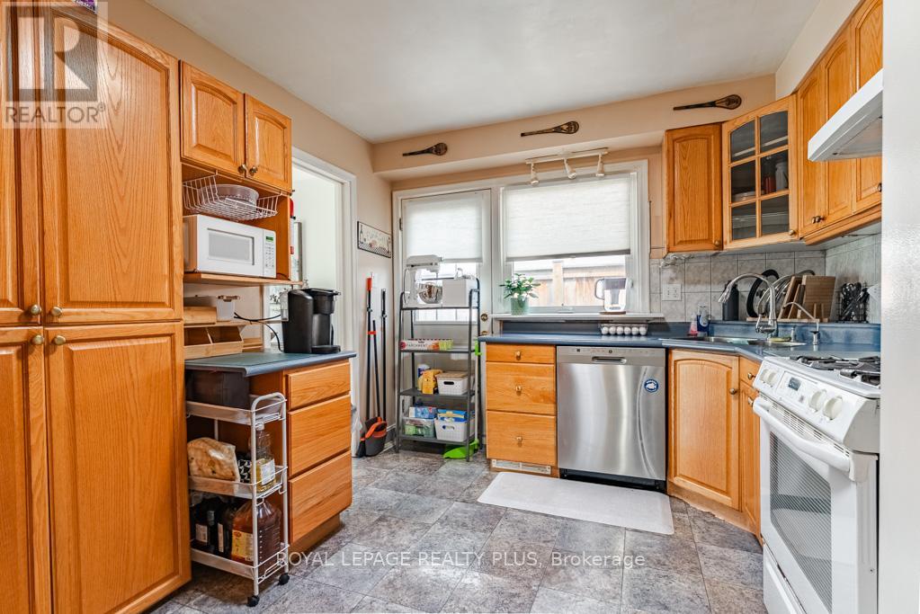 Photo 14 of 431 Sherin Drive, Oakville ON