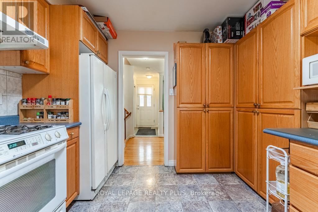 Photo 15 of 431 Sherin Drive, Oakville ON