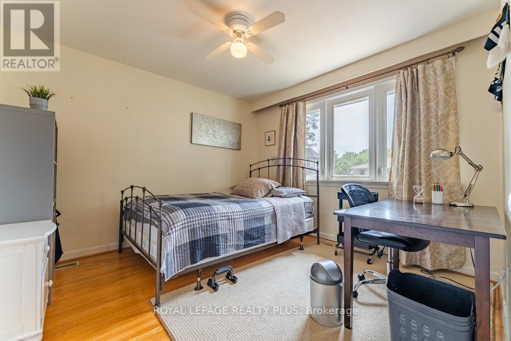 Photo 16 of 431 Sherin Drive, Oakville ON