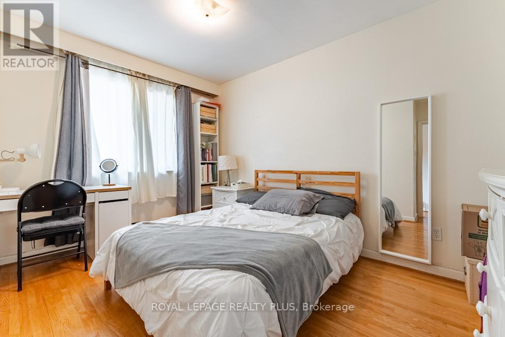 Photo 18 of 431 Sherin Drive, Oakville ON