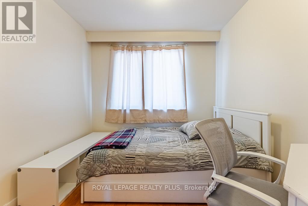 Photo 20 of 431 Sherin Drive, Oakville ON