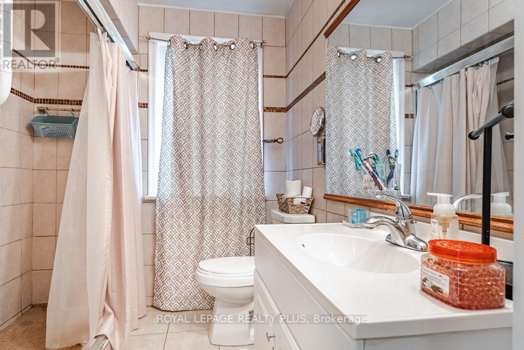 Photo 21 of 431 Sherin Drive, Oakville ON