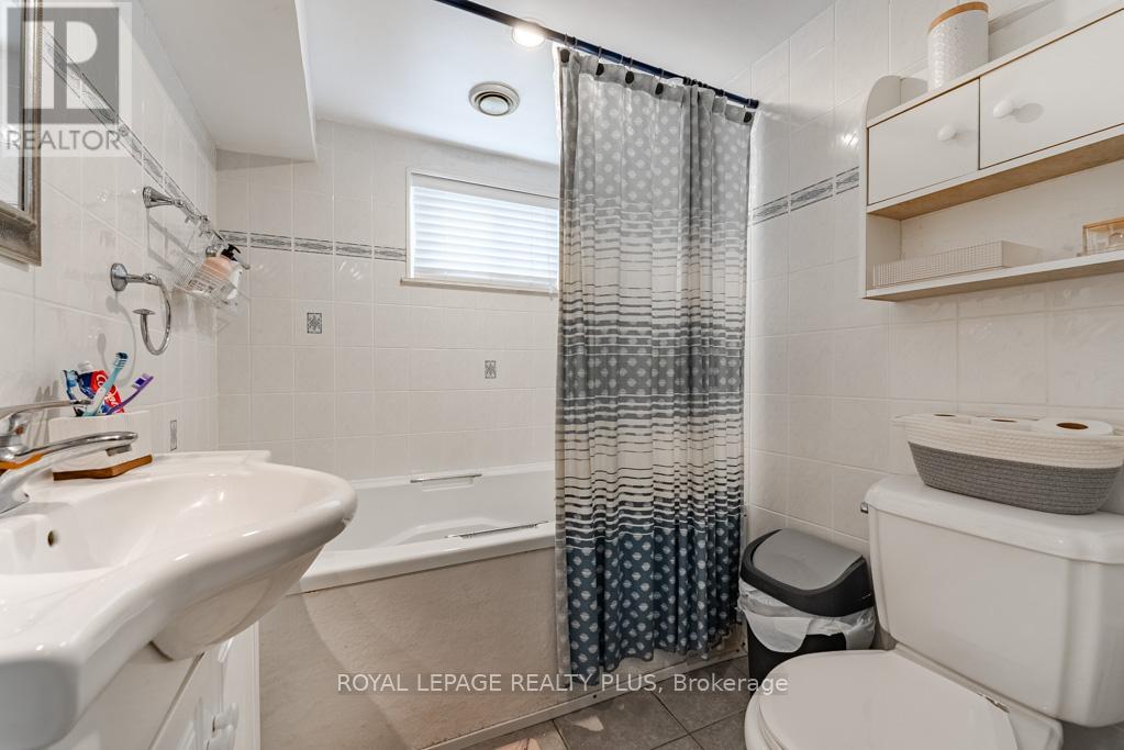 Photo 22 of 431 Sherin Drive, Oakville ON